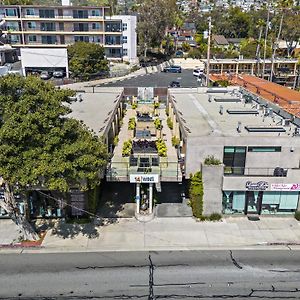 Deluxe PCH Queen Room [North Building]